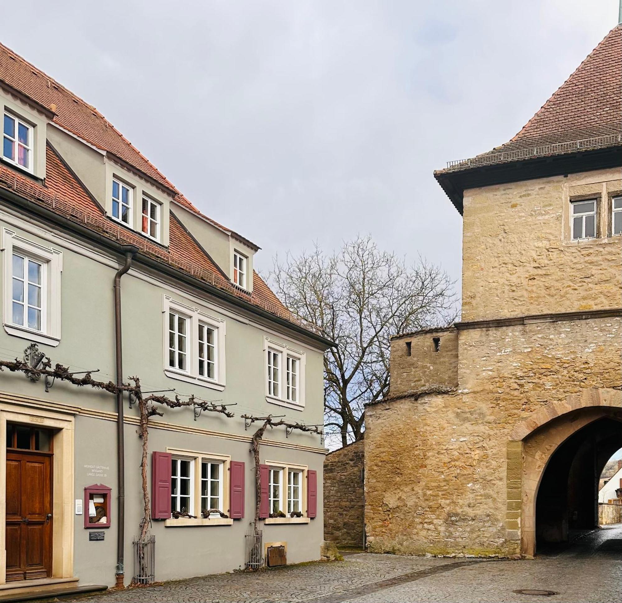 Weingut Gaestehaus Weigand Ипхофен Екстериор снимка